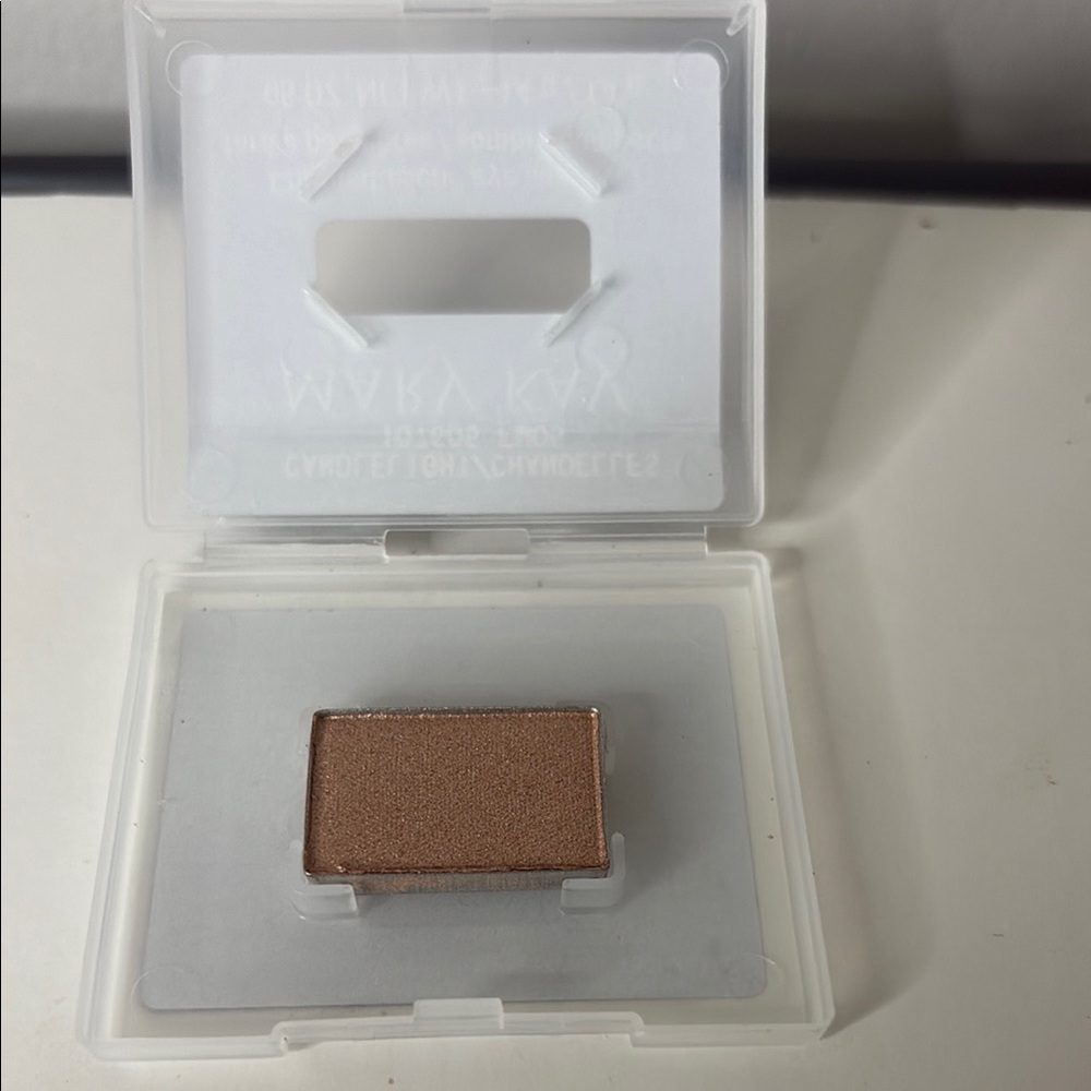 Mary Kay Chromafusion Eye Shadow in Candlelight - Picture 2 of 4
